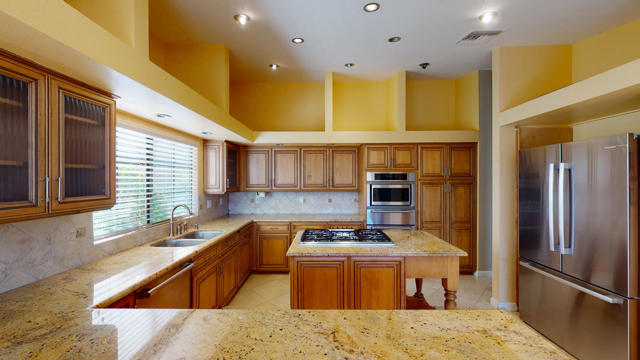 47230 Golden Bush Court, Palm Desert CA: https://media.crmls.org/mediaz/691403f7-075b-4aba-a897-87a97d7c5ed6.jpg