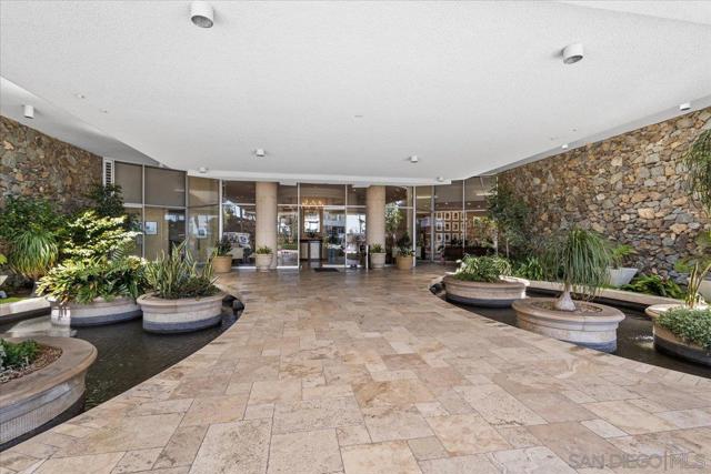 1820 Avenida Del Mundo, Coronado CA: https://media.crmls.org/mediaz/69142134-b297-4800-9419-d3e464462f3f.jpg