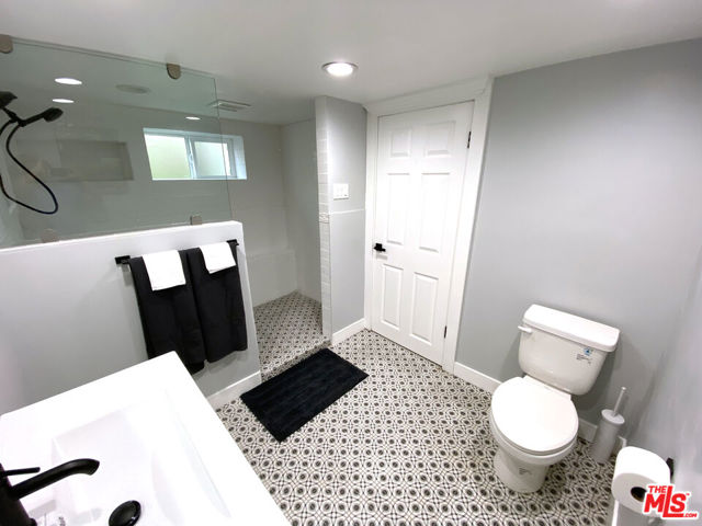 84 N Palm Street, Ventura CA: https://media.crmls.org/mediaz/691430d8-9f93-40da-98cf-66c026f0ddfb.jpg