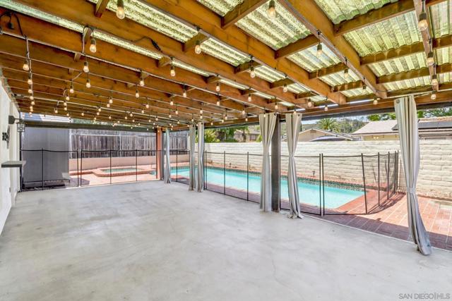 13002 Standish Dr, Poway CA: https://media.crmls.org/mediaz/69143850-2446-4566-a038-531194a23b81.jpg