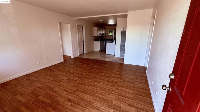 10100 Walnut, Oakland CA: https://media.crmls.org/mediaz/691470b6-4d03-4178-b540-fdd5e02743fb.jpg