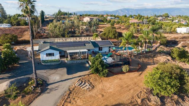 28757 Mac Tan Road, Valley Center CA: https://media.crmls.org/mediaz/69147e2a-7f8a-458a-8ad8-3acf11718ba4.jpg