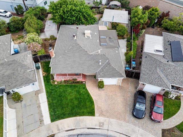 701 Poinsettia Avenue, San Mateo CA: https://media.crmls.org/mediaz/69150f17-35ff-45f5-bdae-eba9946192ab.jpg