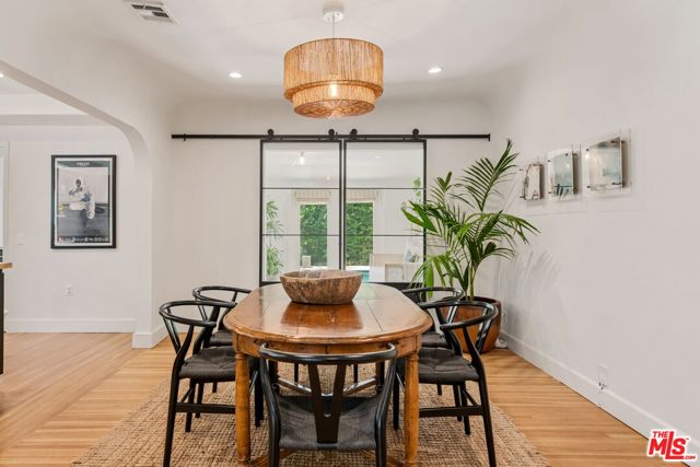 555 N Irving Boulevard, Los Angeles CA: https://media.crmls.org/mediaz/69151465-c941-4df1-a161-4390de4e6ffa.jpg
