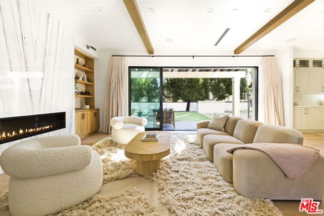 6310 Mirror Lake Drive, Los Angeles CA: https://media.crmls.org/mediaz/69168e96-bf53-4465-a961-b18f2c852779.jpg