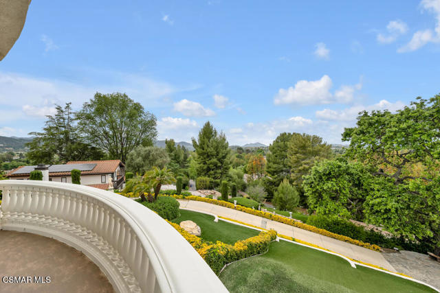 932 Rosario Drive, Thousand Oaks CA: https://media.crmls.org/mediaz/691769ed-d8ee-4db1-8449-af1ed42c6577.jpg