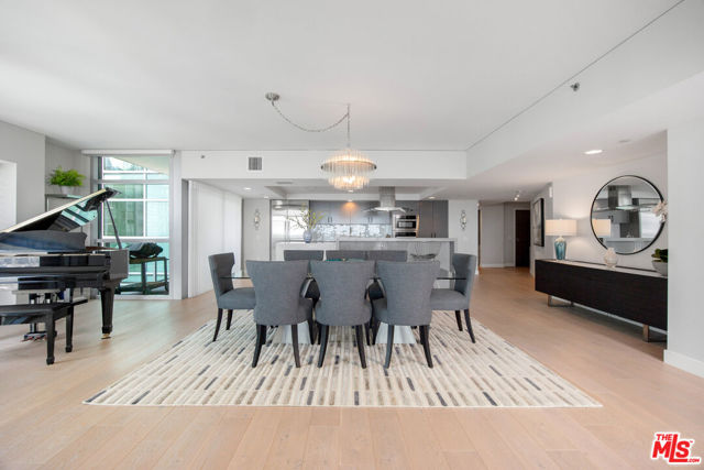 13650 MARINA POINTE Drive, Marina del Rey CA: https://media.crmls.org/mediaz/69176ad7-dc56-4142-b40f-d347bc29ba32.jpg