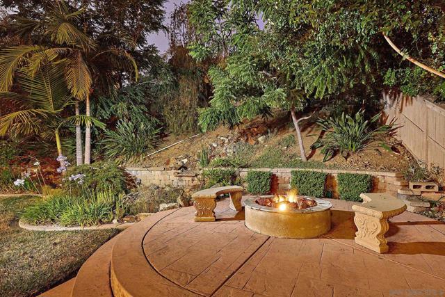 7319 Paseo Capuchina, Carlsbad CA: https://media.crmls.org/mediaz/691781e7-ce8d-4944-85ac-940927b97b5a.jpg