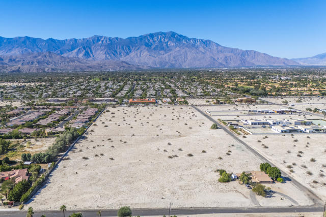 35335 Via Josefina, Rancho Mirage CA: https://media.crmls.org/mediaz/6917ca36-0ba8-44ea-a2fc-6555f97bd9ca.jpg