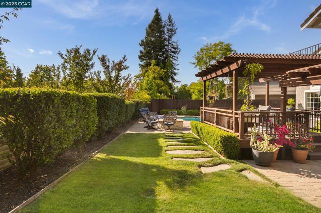 2060 Canyon Crest Ave, San Ramon CA: https://media.crmls.org/mediaz/6917cffc-ed7f-4f69-bf39-f8b47d9d67e6.jpg