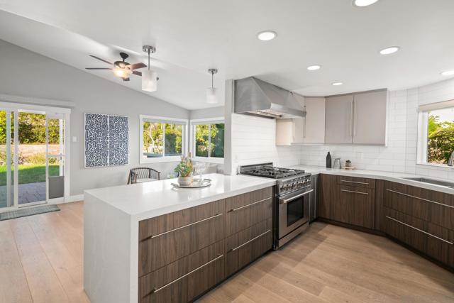 3356 Corte Tiburon, Carlsbad CA: https://media.crmls.org/mediaz/6918050f-4df3-40e4-83ad-f29fca815965.jpg