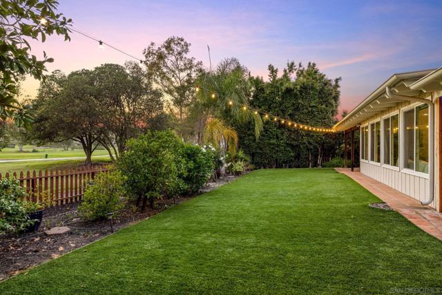 17268 Bernardo Oaks Dr, San Diego CA: https://media.crmls.org/mediaz/69180816-a0bc-4cab-be8e-0a03c849792f.jpg