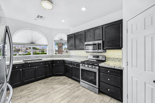 10341 Palm Drive, Desert Hot Springs CA: https://media.crmls.org/mediaz/6919818f-45be-4f11-98e6-6fbc79165402.jpg