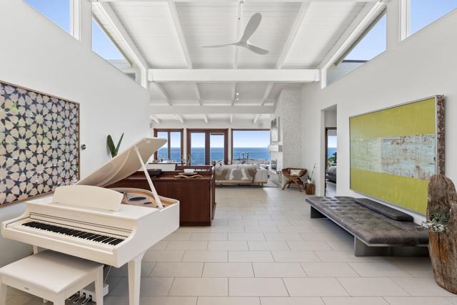 Detail Gallery Image 3 of 31 For 1370 Neptune Ave, Encinitas,  CA 92024 - 4 Beds | 4/1 Baths
