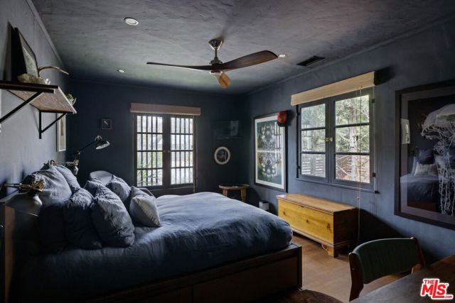 1012 Superba Avenue, Venice CA: https://media.crmls.org/mediaz/691bbed5-bf13-4d26-bfb2-71256704091f.jpg
