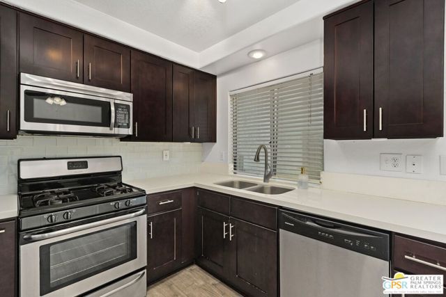 1852 N Mira Loma Way, Palm Springs CA: https://media.crmls.org/mediaz/691c0739-c831-4b97-81fc-7ad10dfd31d9.jpg