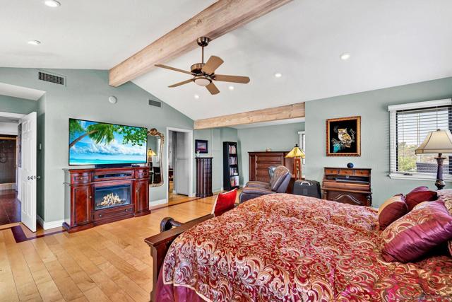 17505 Corte Lomas Verde, Poway CA: https://media.crmls.org/mediaz/691d00e4-f167-433a-a7b6-93c1f335dd37.jpg