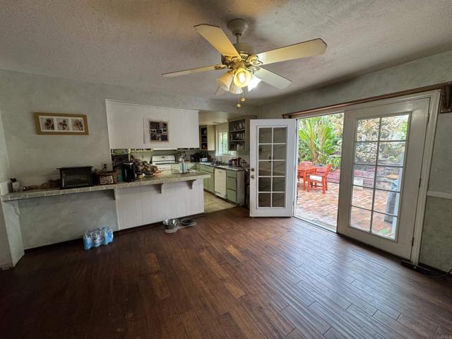 Detail Gallery Image 17 of 57 For 2430 Sunflower Ter, Vista,  CA 92083 - 3 Beds | 2 Baths