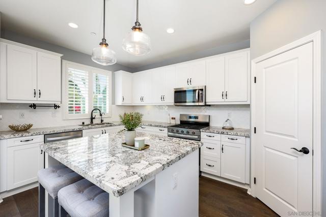 16291 Veridian Cir, San Diego CA: https://media.crmls.org/mediaz/691d8147-b753-4e08-bda2-e0cea9895816.jpg
