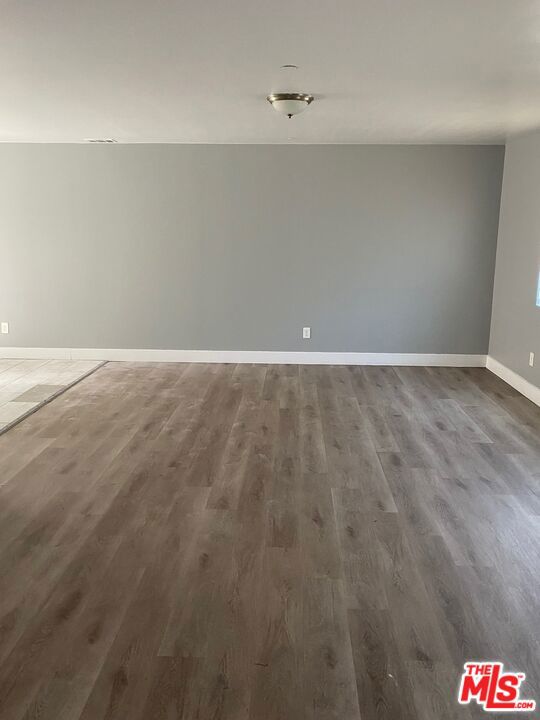 10217 S Grand Avenue, Los Angeles CA: https://media.crmls.org/mediaz/691d8eec-140a-4f01-81a1-38a383f84f98.jpg