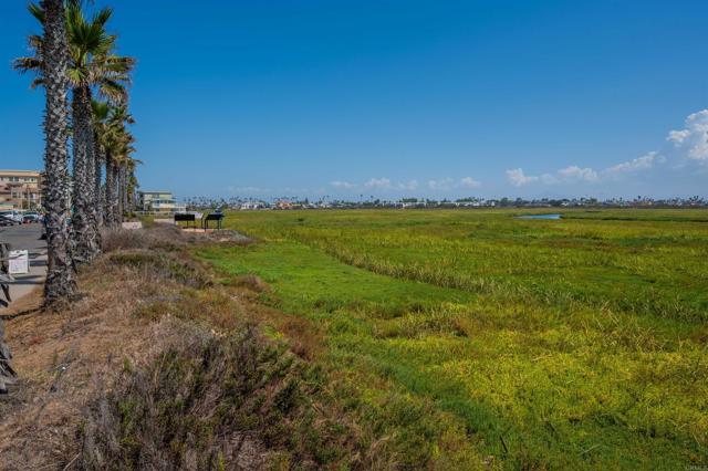 1460 Seacoast Drive, Imperial Beach CA: https://media.crmls.org/mediaz/691dc166-93df-4c34-92f1-b0e3e4f2c667.jpg