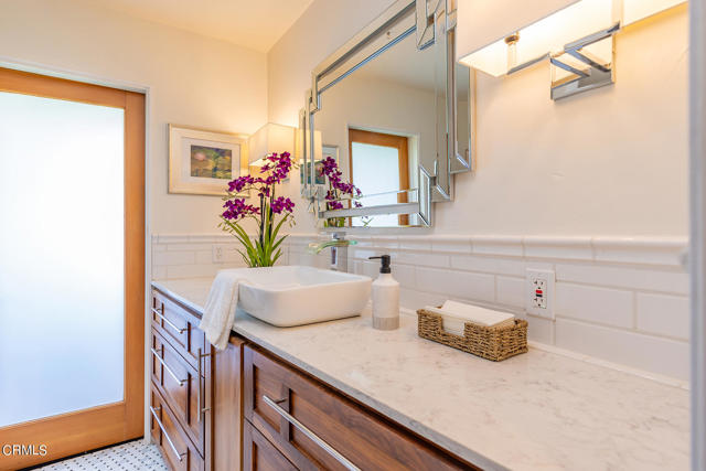 1207 N Signal Street, Ojai CA: https://media.crmls.org/mediaz/691dec66-8da0-455e-a221-94459f81218d.jpg