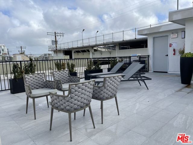 9842 Vidor Drive, Los Angeles CA: https://media.crmls.org/mediaz/691e3432-5191-4476-858f-f97392fb6de4.jpg
