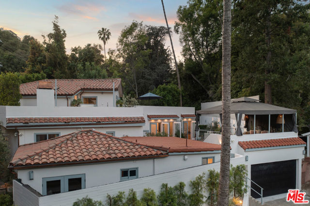 8701 Wonderland Park Avenue, Los Angeles CA: https://media.crmls.org/mediaz/691e547a-5154-4365-aa36-61b44654904a.jpg