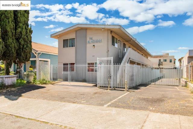 601 Alabama St, Vallejo CA: https://media.crmls.org/mediaz/691e7876-2808-43e8-8dc8-b61bdaae80f2.jpg