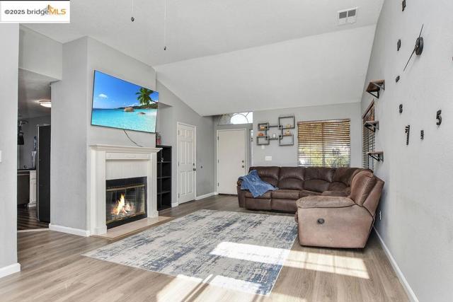 4866 Vinewood Way, Antioch CA: https://media.crmls.org/mediaz/691f114a-d22f-4299-9636-1f5d0aee9c6b.jpg