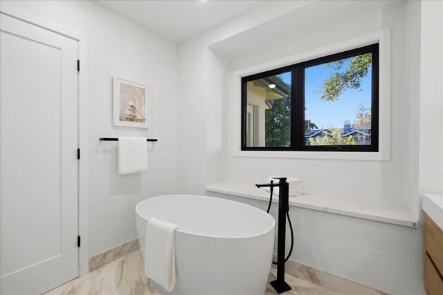 852 La Para Avenue, Palo Alto CA: https://media.crmls.org/mediaz/691fe783-607c-4049-98f4-ce5c7099224f.jpg