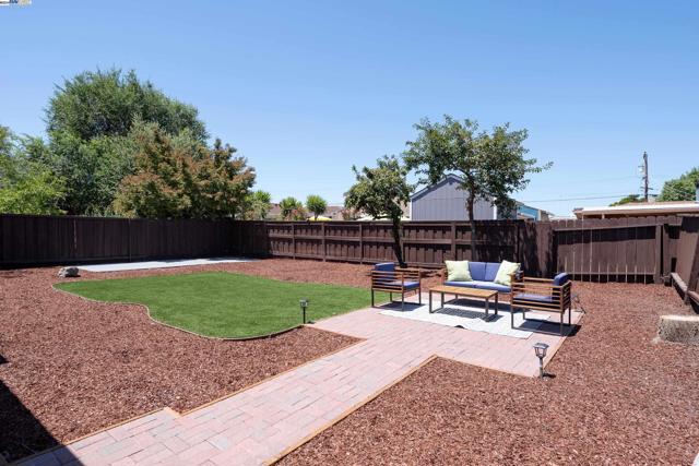 Image 32 of 36 For 3818 Shasta Cir