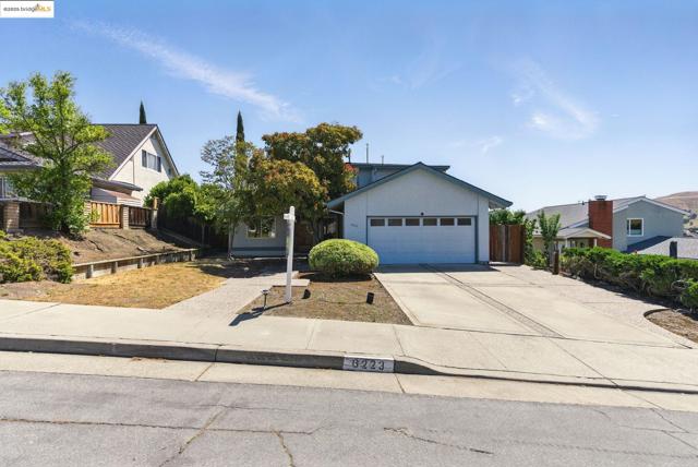 6223 Valroy Dr, San Jose CA: https://media.crmls.org/mediaz/692087e4-4403-4678-9720-5534ac53370d.jpg