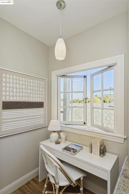 3945 Randolph Ave, Oakland CA: https://media.crmls.org/mediaz/6920a937-9a5d-49a7-9e1b-4be9bfe52c4a.jpg