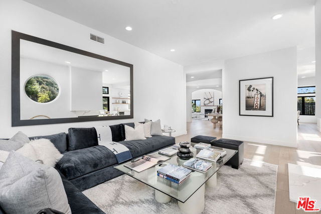 23458 W Moon Shadows Drive, Malibu CA: https://media.crmls.org/mediaz/69215679-bb82-4086-a900-285a1fb08633.jpg