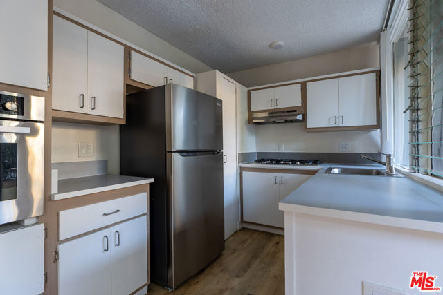 11131 ROSE Avenue, Los Angeles CA: https://media.crmls.org/mediaz/6921f2d2-6a3b-4302-8f88-eb0500eff768.jpg