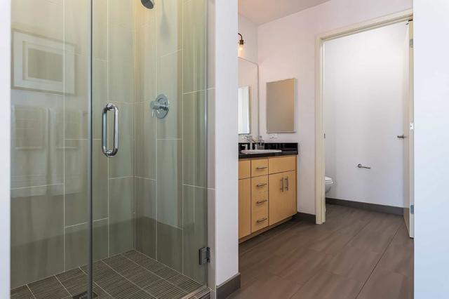 311 2nd Street, Oakland CA: https://media.crmls.org/mediaz/6922723e-3160-4c04-a28e-673f34c48aef.jpg
