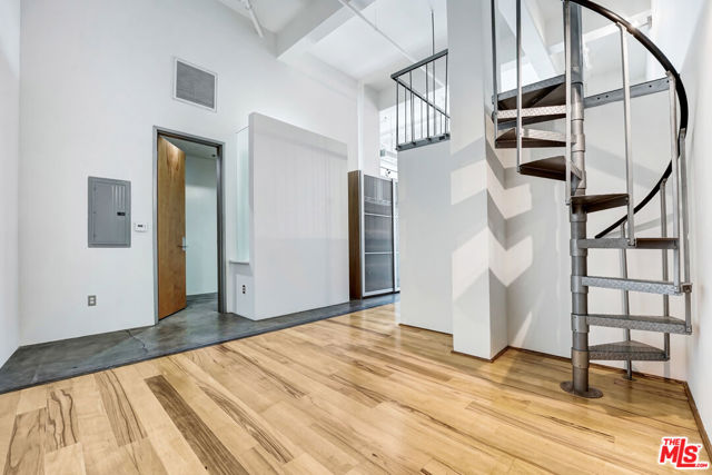 1850 Industrial Street, Los Angeles CA: https://media.crmls.org/mediaz/69235cd8-dc49-4ba1-8a43-89c68d14f26f.jpg