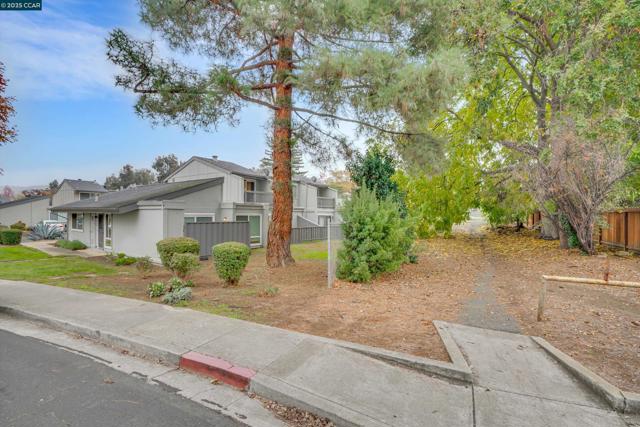1120 Kenwal Rd, Concord CA: https://media.crmls.org/mediaz/6923a69c-38db-45ef-8d5a-9b2142ee9de4.jpg
