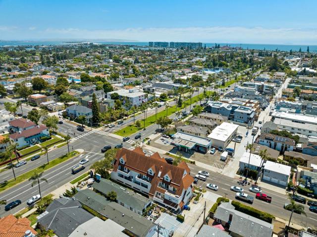 374 Orange Avenue, Coronado CA: https://media.crmls.org/mediaz/6923de7d-a6ed-4b03-8881-f419c84d7547.jpg