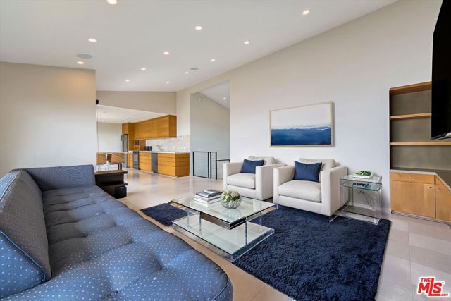 6789 Shearwater Lane, Malibu CA: https://media.crmls.org/mediaz/6923f366-fae5-4656-86a0-a79835ce06af.jpg