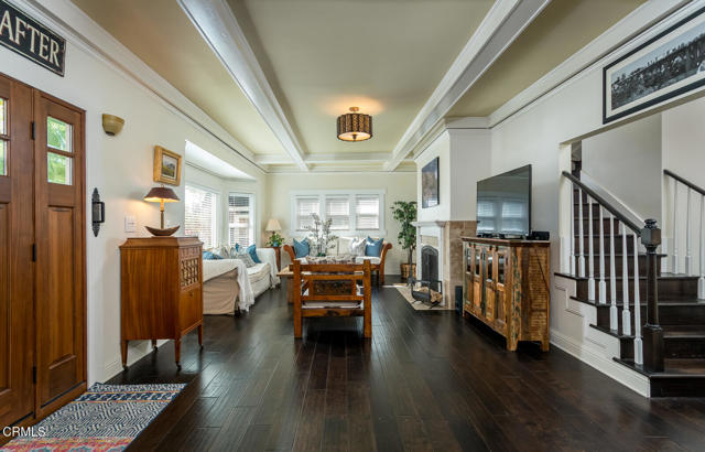 Detail Gallery Image 8 of 69 For 1955 N Los Robles Ave, Pasadena,  CA 91104 - 5 Beds | 3 Baths