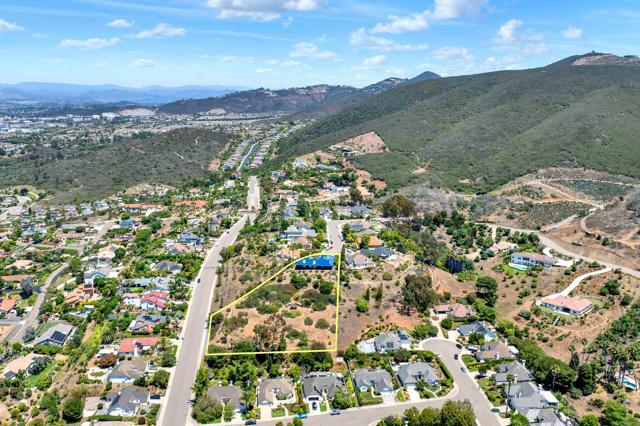 1310 Miracielo Court, San Marcos CA: https://media.crmls.org/mediaz/6925abaf-4e99-4e48-b17f-0e4b944f57ad.jpg