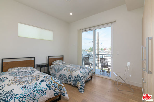 2022 Harriman Lane, Redondo Beach, California 90278, 5 Bedrooms Bedrooms, ,4 BathroomsBathrooms,Residential,Sold,Harriman,24456453