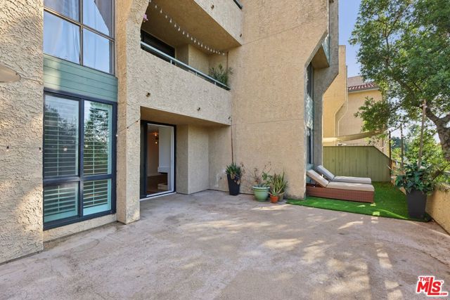 4275 Via Arbolada, Los Angeles CA: https://media.crmls.org/mediaz/6925f6d4-e95f-4cf1-95fb-bd7f02d2a671.jpg