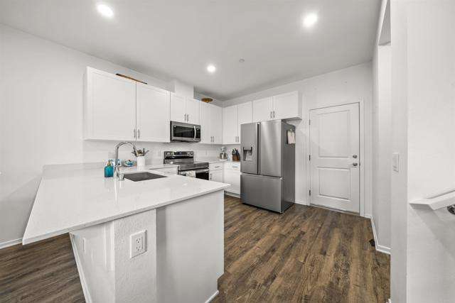 Detail Gallery Image 10 of 28 For 936 Cooper Pl, San Diego,  CA 92102 - 3 Beds | 2/1 Baths