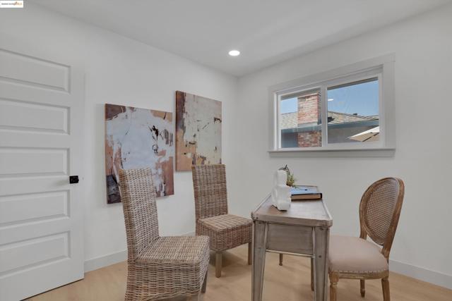 946 Notre Dame Ave, Concord CA: https://media.crmls.org/mediaz/692632ea-07ca-47cd-94a5-06e3d4b209f5.jpg
