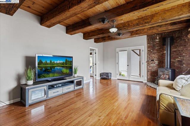 1672 Crescent Avenue, Castro Valley CA: https://media.crmls.org/mediaz/692638e1-3693-48b4-a7e3-066c1729162d.jpg