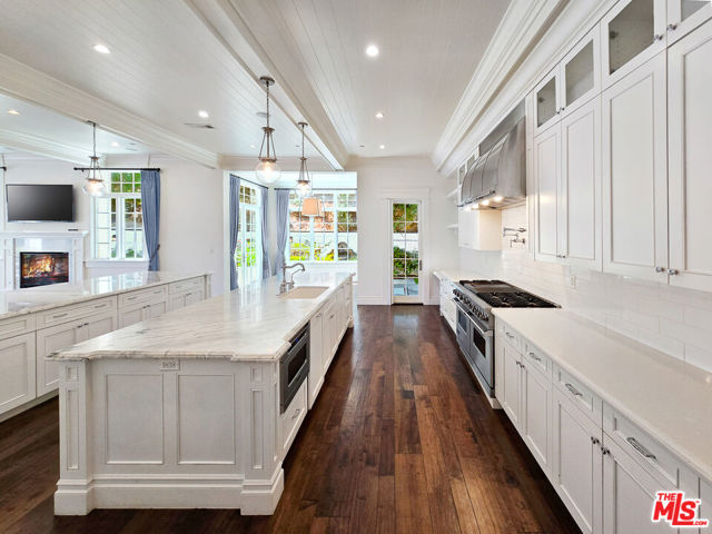 3815 Valley Meadow Road, Encino CA: https://media.crmls.org/mediaz/6926498e-7942-49ed-9903-f174f1d19682.jpg