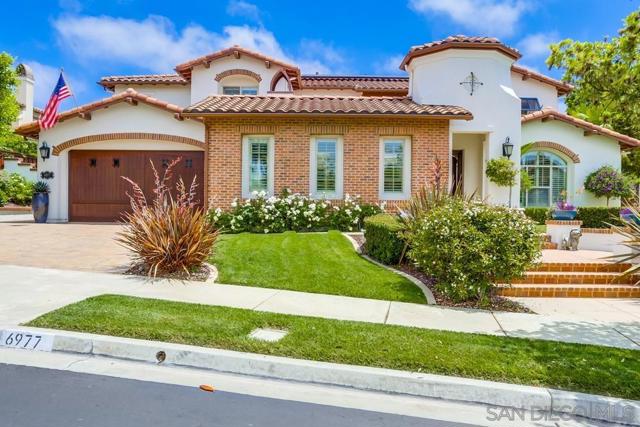 6977 Corte Langosta, Carlsbad CA: https://media.crmls.org/mediaz/6926a989-596d-4393-861f-896a26717f61.jpg